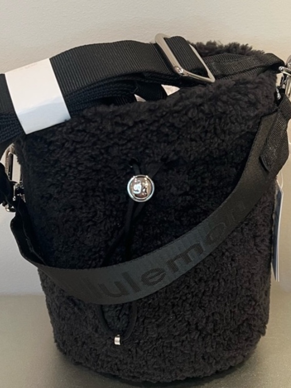 Lululemon Crossbody Bucket Bag Fleece Black NWT - Picture 4 of 11